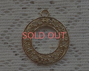 画像1: /メタルチャーム/ラウンド透かし/ライトゴールド(1個)