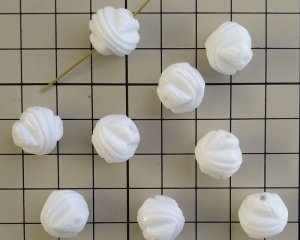画像2: ヴィンテージ/ドイツ/プラスチック/カットホワイト(2個)