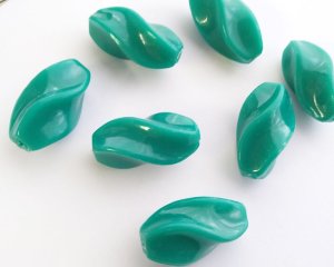 画像1: ヴィンテージ/ドイツ/プラスチック/ラージツイスト/グリーン（1個）