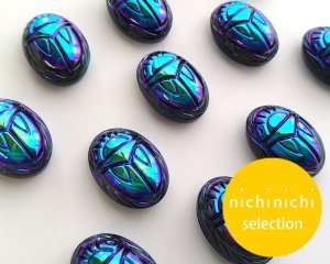 画像1: ns209/ヴィンテージ/ドイツ/ガラスカボション/スカラベ/ブラックオーロラ/約25×18mm（1個）