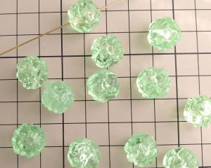 画像2: ヴィンテージ/ドイツ/ルーサイト/バロックラウンド/クリアライトグリーン/約13mm(2個)