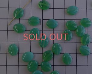 画像2: チェコガラスビーズ/フラットオーバル/ミルキーグリーン/約10×8mm(4個)