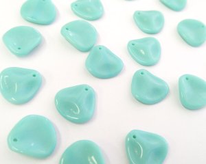 画像1: チェコガラスビーズ/ローズペタル/オペークターコイズ/約13mm(2個)
