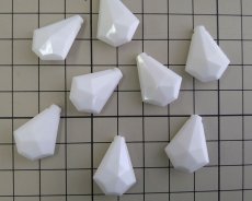 画像2: ヴィンテージ/ドイツ/プラスチック/ホワイトカットドロップ/約10mm（1個） (2)