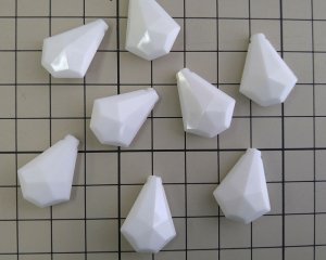 画像2: ヴィンテージ/ドイツ/プラスチック/ホワイトカットドロップ/約10mm（1個）