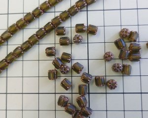 画像2: チェコガラスビーズ/アンティークスタイルオクタゴナル/マットカーキ/約6×5mm（10個）