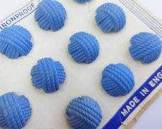 画像1: ヴィンテージ/イングランド/プラスチック/ブルーヤーンボタン（1個） (1)