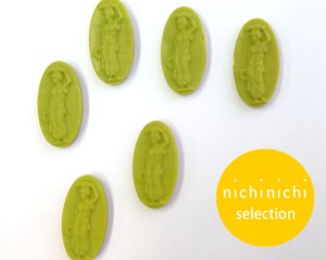 画像1: ns330/ヴィンテージ/ドイツ/ガラスカメオ/花輪を持つ女神/ピスタチオマーブル/約20×10mm(1個）