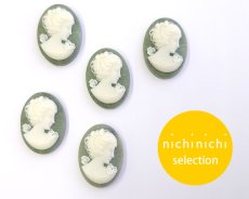 画像1: ns345/ヴィンテージ/ドイツ/プラスチックカメオ/レディ（リボン&フラワー）/ミルキーモスグリーン/約25×18mm/(1個) (1)