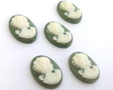 画像2: ns345/ヴィンテージ/ドイツ/プラスチックカメオ/レディ（リボン&フラワー）/ミルキーモスグリーン/約25×18mm/(1個) (2)