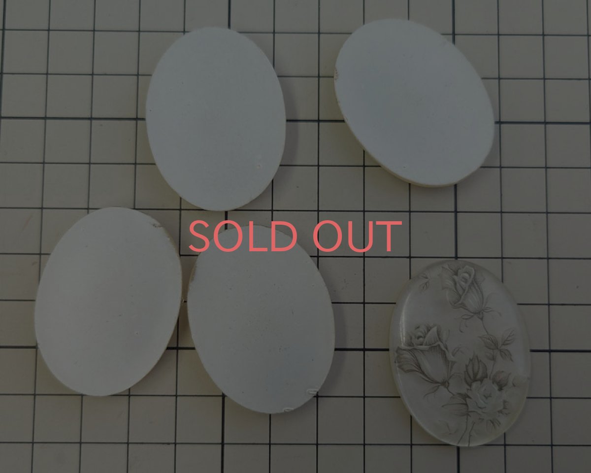画像4: ns338/ヴィンテージ/ドイツ/プラスチックカボション/グレイローズ/約40×30mm(1個） (4)