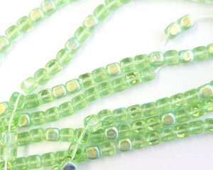 画像1: チェコガラスビーズ/ペリドットオーロラ/キューブ/6×5mm(4個)