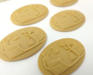 画像3: ns354/ヴィンテージ/ドイツ/ガラスカメオ/秤/約54×34mm(1個）