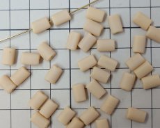 画像2: ns358/ヴィンテージ/ドイツ/ガラス/マットミルクティタブレット/約8×6mm/(2個) (2)