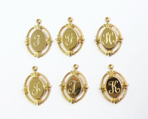 画像1: ヴィンテージ/USA/メタル/モノグラムネックレス/ゴールド(F-K)（1個）