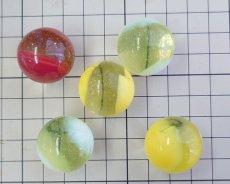 画像3: ウランガラス玉/カラー入り/25mm(1個) (3)