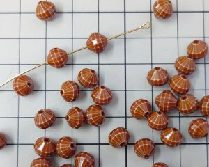 画像2: ヴィンテージ/ドイツ/プラスティック/ブラウンカット/8mm（2個）