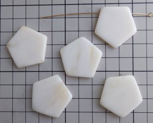 画像2: デッドストック/日本/プラスチック/ペンタゴンクリームマーブル(2個)