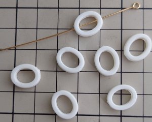 画像2: ヴィンテージ/ドイツ/プラスチック/ホワイトリング(2個)