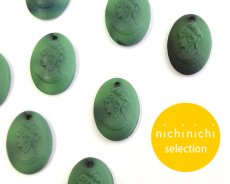 画像1: ns375/ヴィンテージ/ドイツ/ガラスカメオペンダント/グリーンブラック/約18×13mm（1個） (1)
