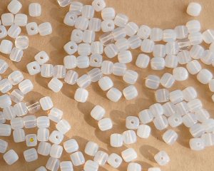 画像1: チェコガラスビーズ/クリスタル/ホワイトオパール/4mm(45個)