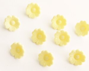 画像1: ヴィンテージ/ドイツ/プラスチック/レトロフラワー/ライトイエロー(1個)