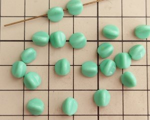 画像2: ヴィンテージ/ドイツ/ガラス/スリーサイドラウンド/オペークミント(2個)