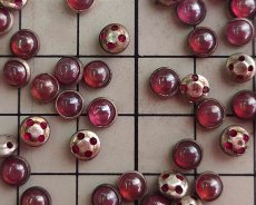 画像2: ヴィンテージ/チェコ/縫い付け用パーツ/レッドラスター/約5mm(2個) (2)
