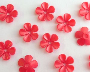 画像1: ヴィンテージ/ドイツ/プラスティック/フラワーQ/シルキーレッド（4個）