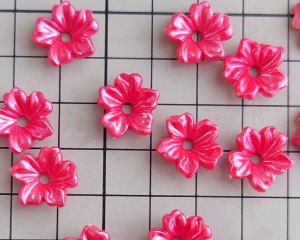 画像2: ヴィンテージ/ドイツ/プラスチック/フラワーG/レッドパール（2個）