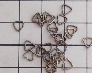 画像2: 三角カン/金古美/5mm（20個）