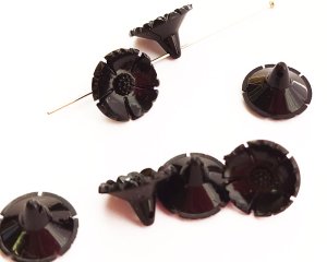 画像1: ヴィンテージ/ドイツ/プラスティック/ブラックフラワードロップ（2個）