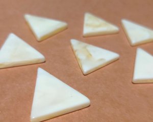 画像2: デッドストック/日本/プラスチック/トライアングル/クリームマーブル(1個)