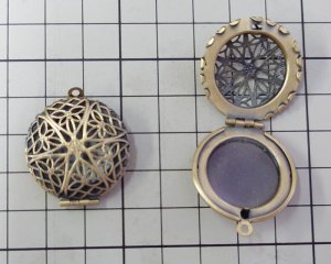 画像2: /メタルパーツ/透かしロケット/金古美（1個)