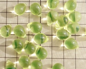 画像2: チェコガラスビーズ/ドロップ/ウラニウムイエロー/約14×10mm(1個)