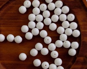 画像1: チェコガラスビーズ/ラウンド/6mm/オペークホワイト（10個）