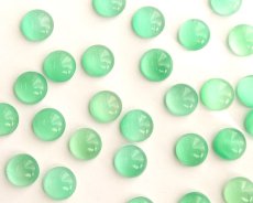 画像1: ヴィンテージ/チェコ/ガラスカボション/グリーンムーン/約10mm(1個) (1)