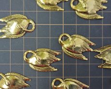 画像3: ブラススタンピング/USA/墨入りゴールド/白鳥(1個) (3)