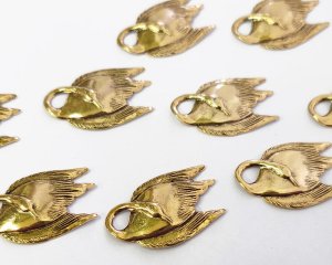 画像2: ブラススタンピング/USA/墨入りゴールド/白鳥(1個)