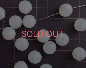 画像2: ヴィンテージ/ヨーロッパ/プラスチック/ムーングロウラウンド/約12mm(2個)