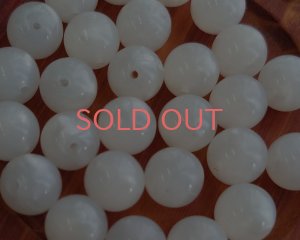 画像1: ヴィンテージ/ヨーロッパ/プラスチック/ムーングロウラウンド/約12mm(2個)