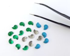 画像2: ns379/ヴィンテージ/ドイツ/ガラスカボション/magatama/約8×5mm(1個） (2)