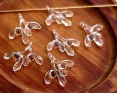 画像1: ヴィンテージ/ドイツ/プラスチック/葉と実/約18mm/クリア(1個) (1)