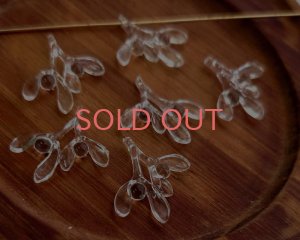 画像1: ヴィンテージ/ドイツ/プラスチック/葉と実/約18mm/クリア(1個)