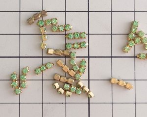 画像2: ヴィンテージ/プリセットパーツ/ペリドット（3連4爪）（4個入）