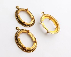 画像1: セッティング/ブラス/18×13mm用ロープオーバル/墨入り赤めゴールド(1個)