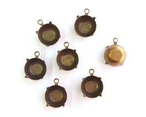 画像1: 48ss用/ブラスセッティング/クローズドバック/金古美（1個）