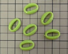 画像2: ヴィンテージ/ドイツ/プラスチック/イエローグリーンカットリング/約20×14mm(1個) (2)