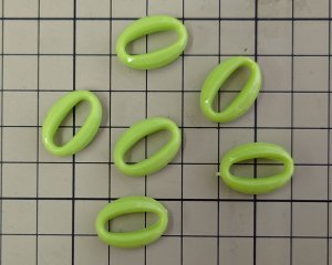 画像2: ヴィンテージ/ドイツ/プラスチック/イエローグリーンカットリング/約20×14mm(1個)