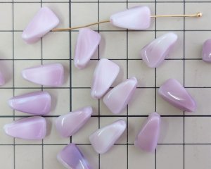画像2: チェコガラスビーズ/ツイストトライアングル/ホワイト×パープル（2個）